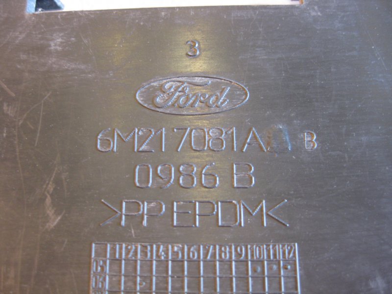 Пластина передней решетки Ford Galaxy 2006