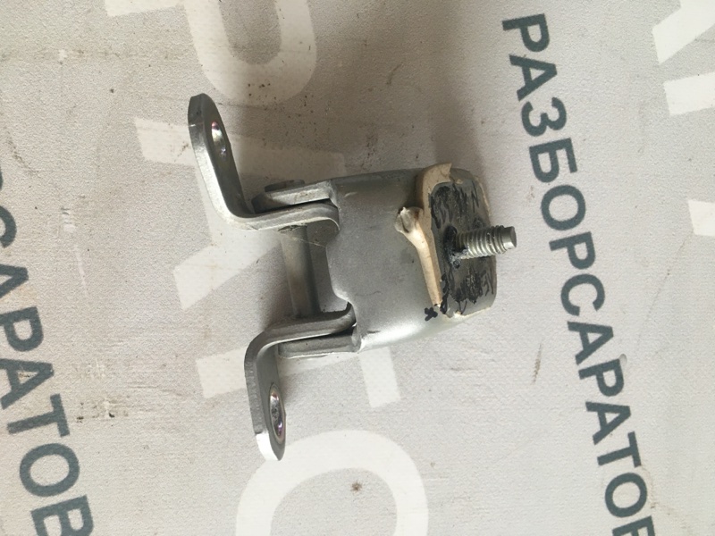 Петля двери верхняя Nissan Almera N16 2005 хэтчбек