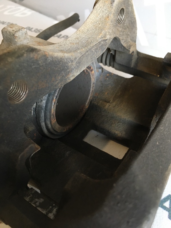 Суппорт тормозной передний Nissan Almera N16 2005 хэтчбек