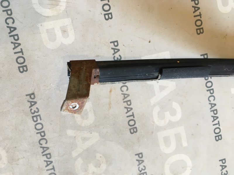 Уплотнитель стекла двери Nissan Almera N16 2005 хэтчбек