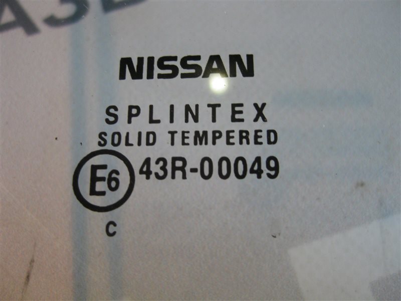 Стекло двери Nissan Primera P12 2003 хэтчбек