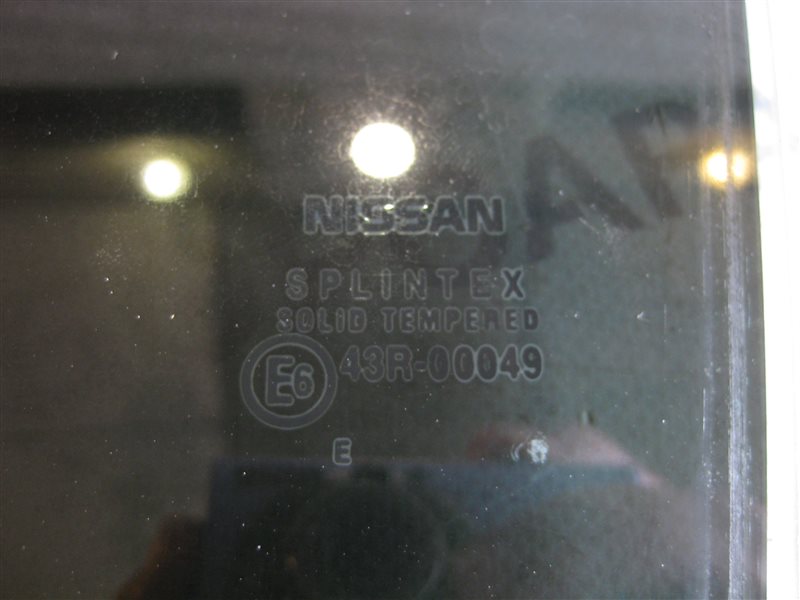 Стекло двери Nissan Primera P12 2003 хэтчбек