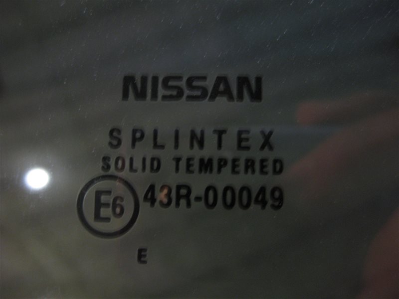 Стекло двери Nissan Primera P12 2003 хэтчбек