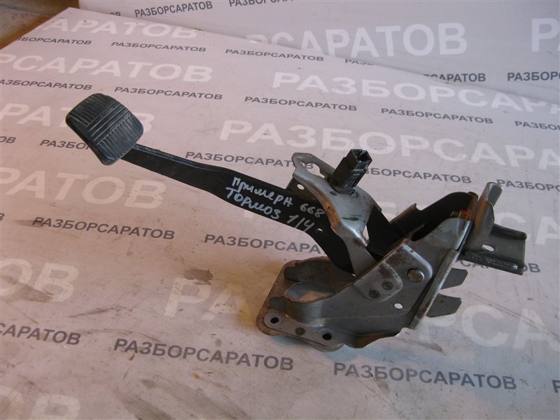 Педаль тормоза Nissan Primera P12 2003 хэтчбек