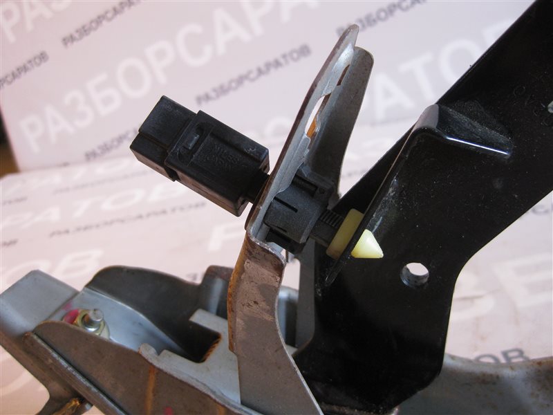 Педаль тормоза Nissan Primera P12 2003 хэтчбек
