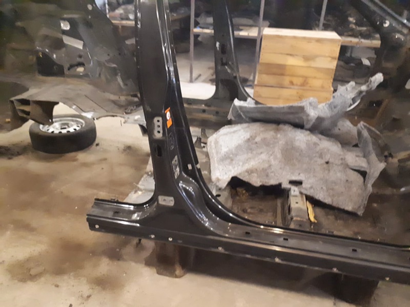 Стойка средняя Nissan Primera P12 2003 хэтчбек