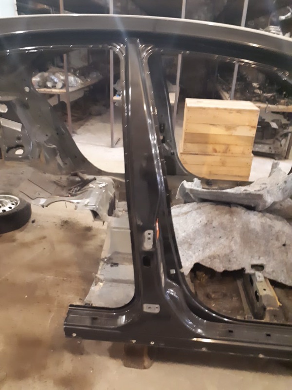 Стойка средняя Nissan Primera P12 2003 хэтчбек
