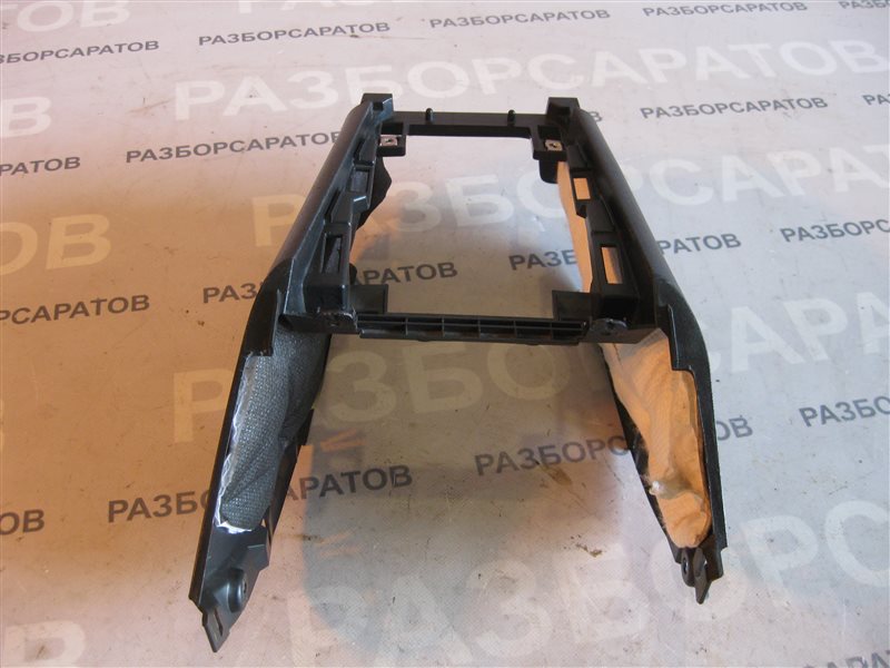 Консоль между сидений Nissan Primera P12 2003 хэтчбек