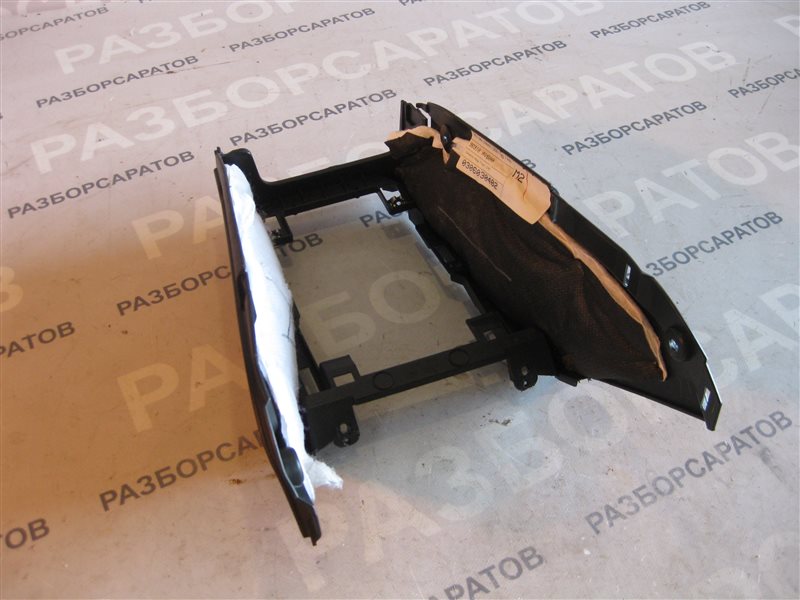 Консоль между сидений Nissan Primera P12 2003 хэтчбек