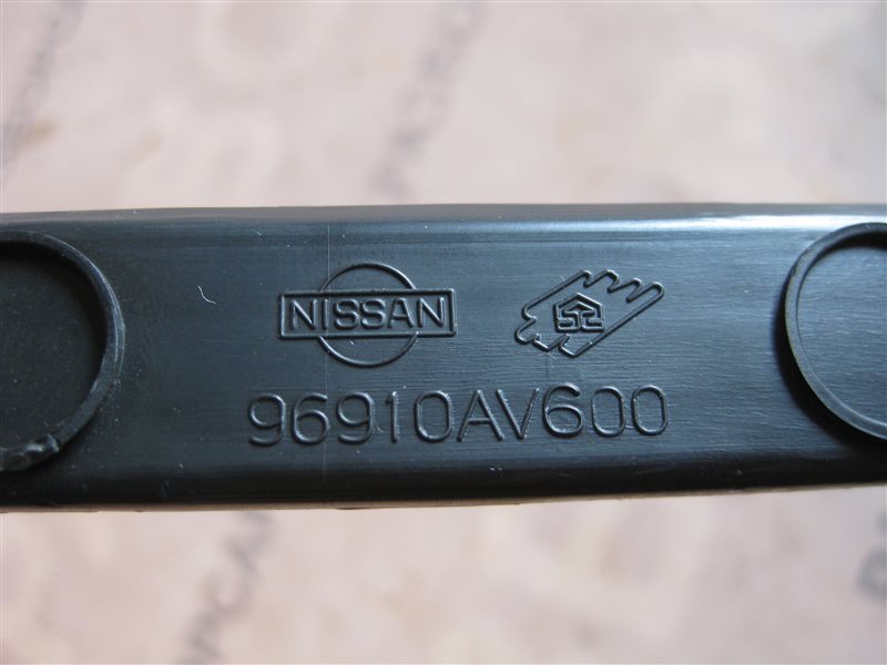 Консоль между сидений Nissan Primera P12 2003 хэтчбек