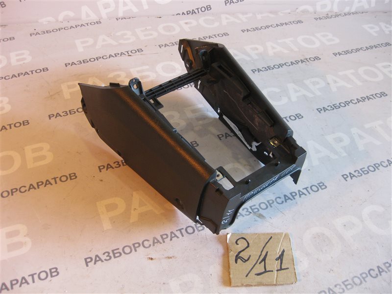 Консоль между сидений Nissan Primera P12 2003 хэтчбек