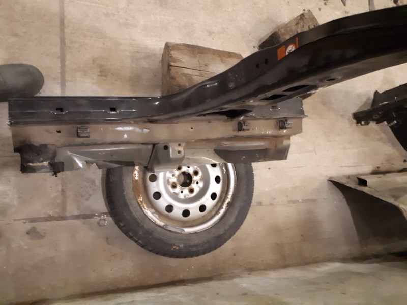Стойка средняя Nissan Primera P12 2003 хэтчбек
