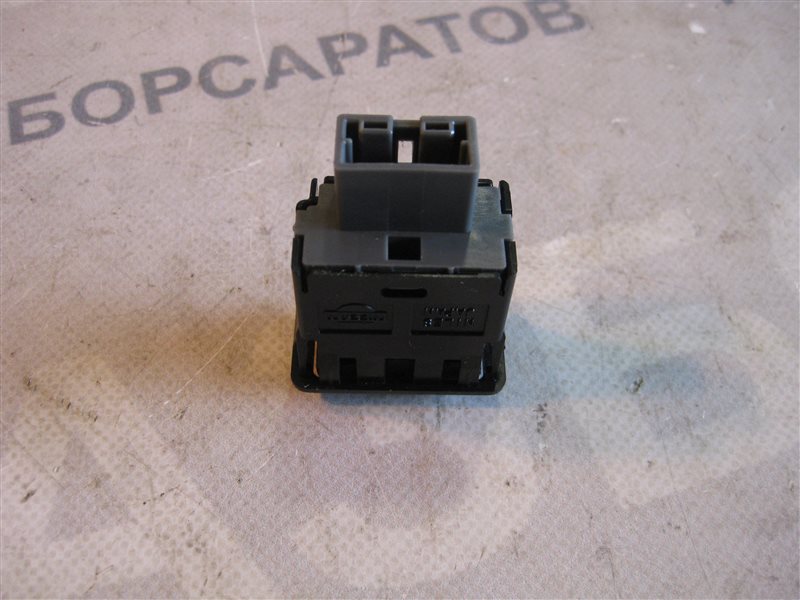 Кнопка центрального замка Nissan Primera P12 2003 хэтчбек