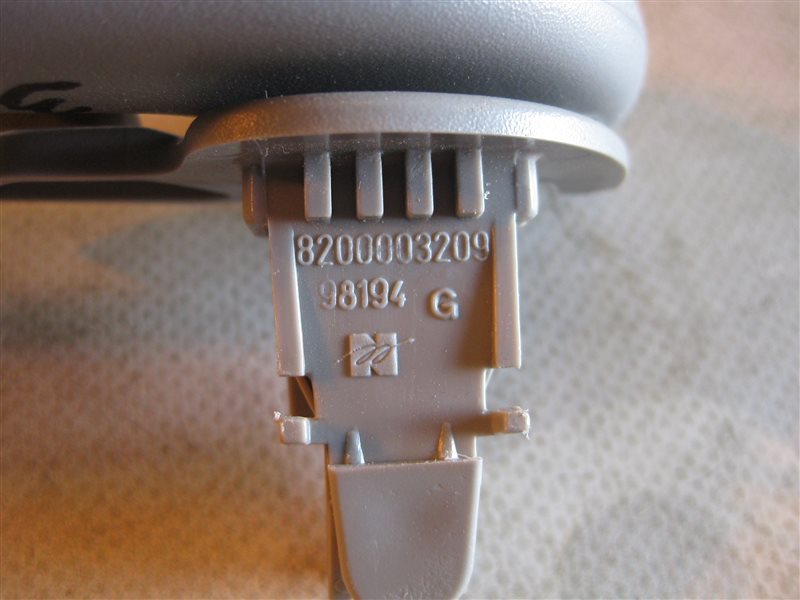 Ручка потолка с крючком Nissan Primera P12 2003 хэтчбек