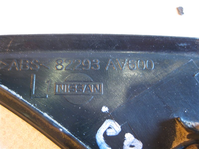 Накладка двери ( уголок ) Nissan Primera P12 2003 хэтчбек