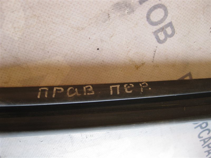 Уплотнитель стекла двери Nissan Primera P12 2003 хэтчбек