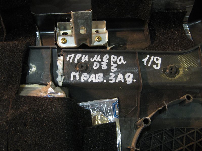 Обшивка двери Nissan Primera P12 2004 седан