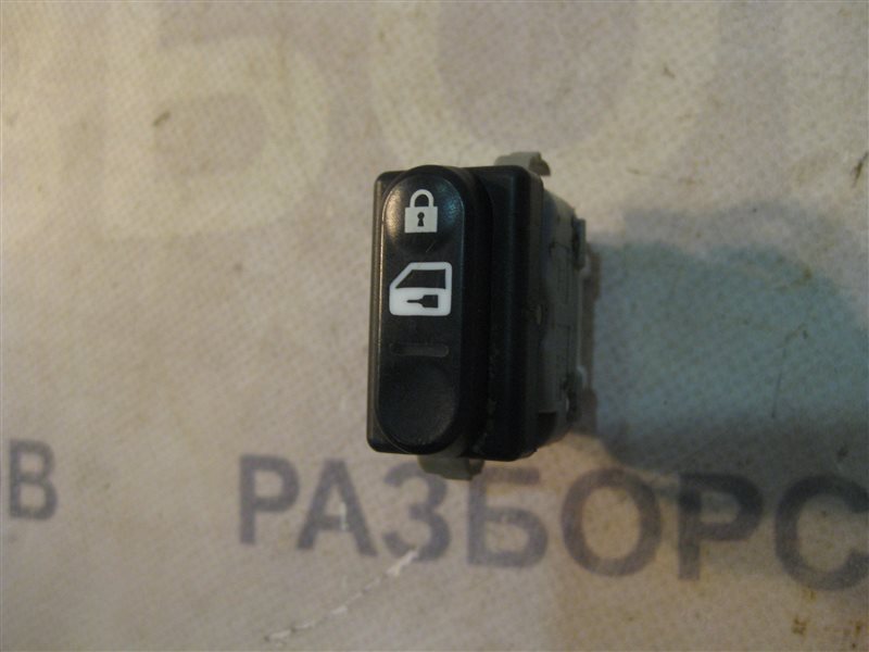 Кнопка центрального замка Nissan Primera P12 2004 седан