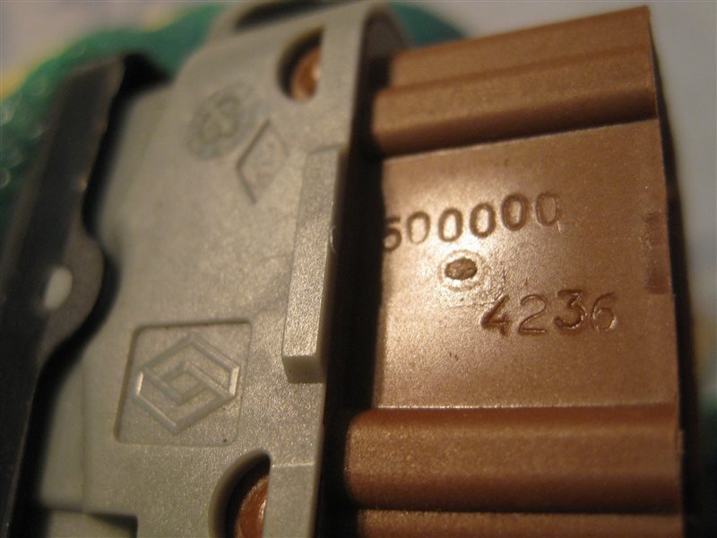 Кнопка обогрева сидений Nissan Primera P12 2004 седан