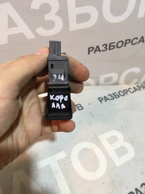 Кнопка аварийной сигнализации Toyota Corolla 2008 седан