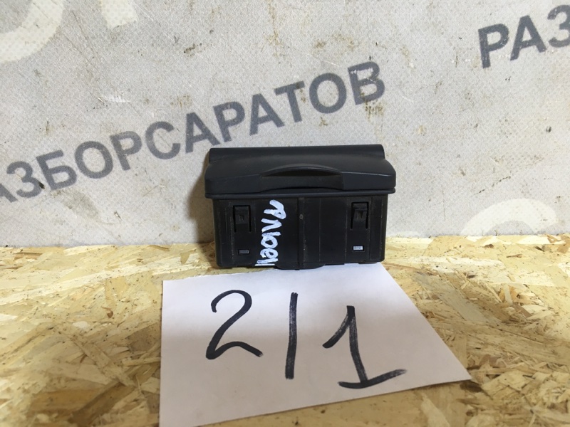 Блок с разъёмами AV/TV Renault Fluence 2010