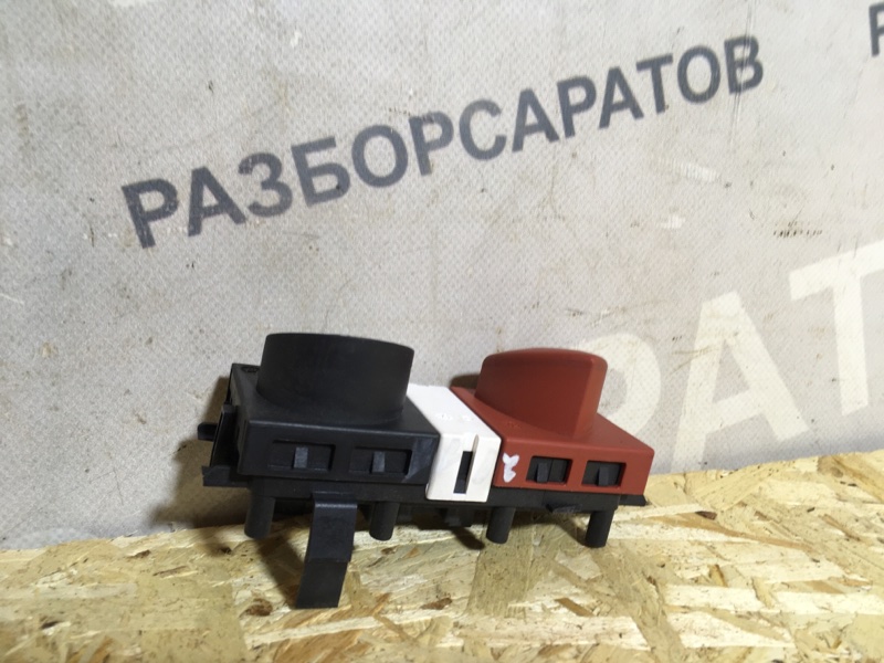 Кнопка аварийной сигнализации Renault Megane II 2008