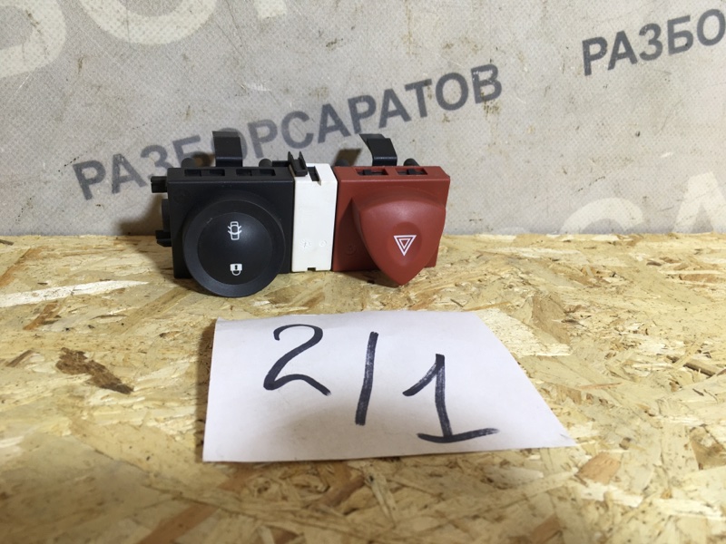 Кнопка аварийной сигнализации Renault Megane II 2008