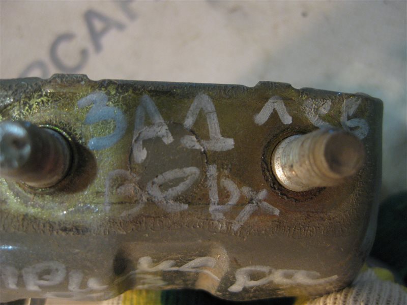 Петля двери верхняя Nissan Primera P12 2004 седан