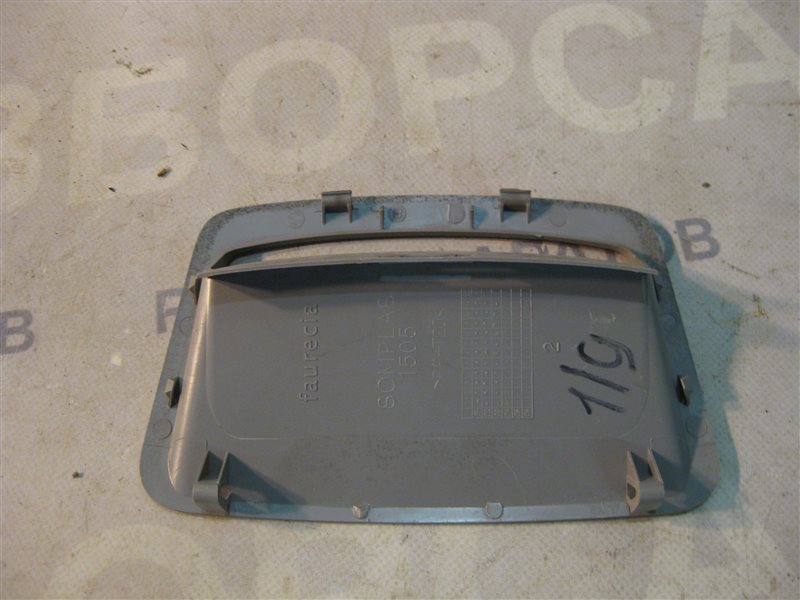 Накладка под стоп-сигнал Nissan Primera P12 2004 седан