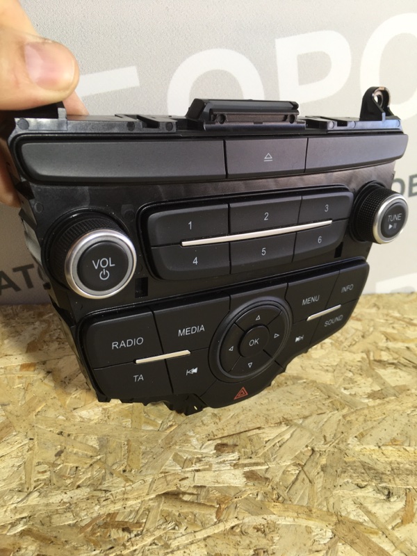 Блок управления магнитолой Ford Focus III 2018 рест. седан