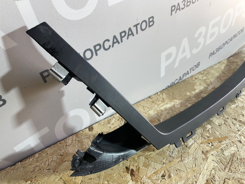 Накладка двери внутренняя Ford Focus III 2018 рест. седан