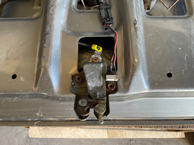 Крышка багажника Nissan Sunny N14 1993