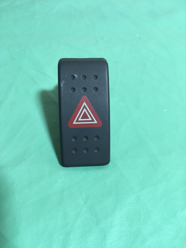 Кнопка аварийной сигнализации Suzuki Swift 2010
