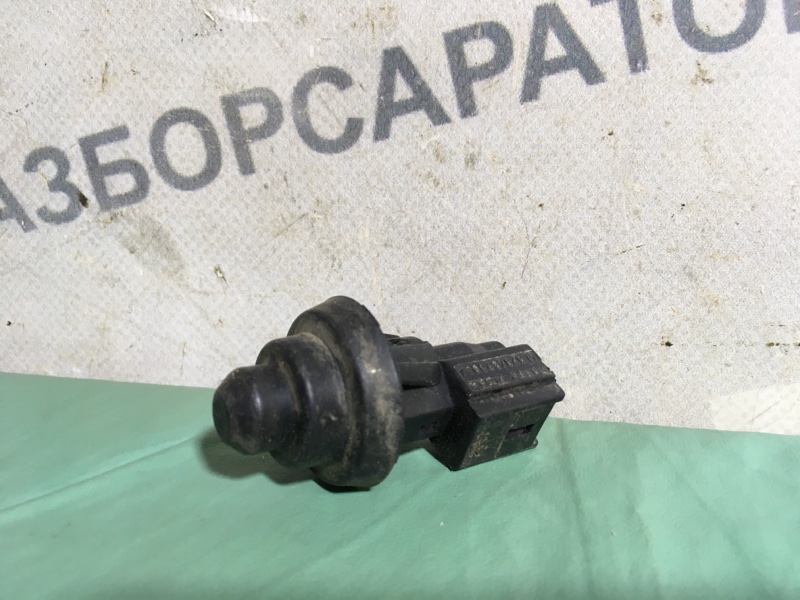 Концевик двери Renault Logan 2007