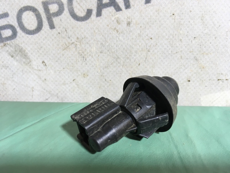Концевик двери Renault Logan 2007