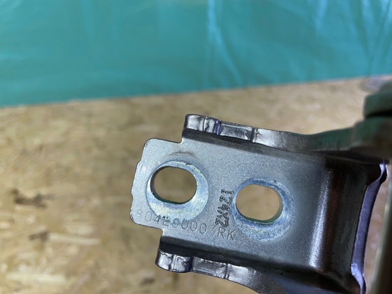 Петля двери нижняя Renault Megan III 2012 хэтчбек