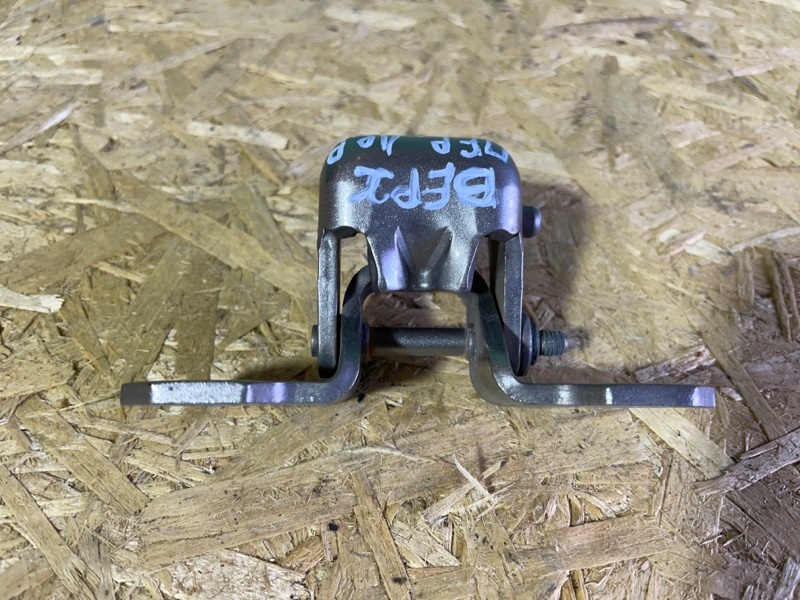 Петля двери верхняя Renault Megan III 2012 хэтчбек