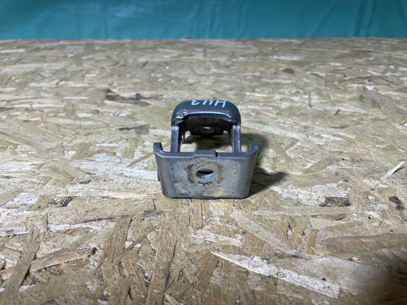 Петля двери нижняя Renault Megan III 2012 хэтчбек