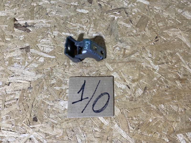 Петля двери нижняя Renault Megan III 2012 хэтчбек