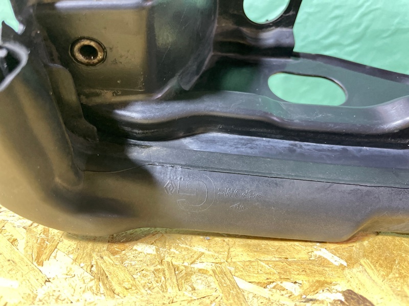 Накладка петли капота Renault Megan III 2012 хэтчбек