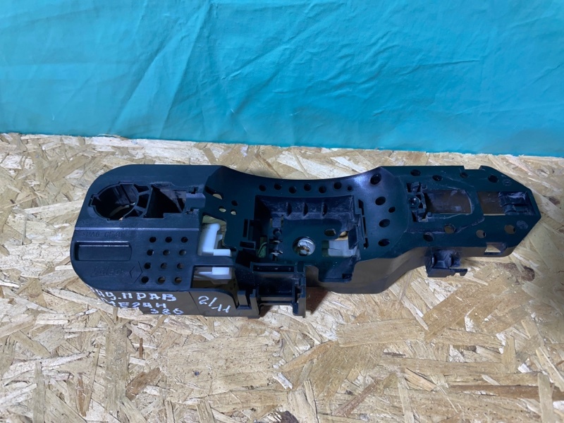 Кронштейн ручки двери Renault Megan III 2012 хэтчбек