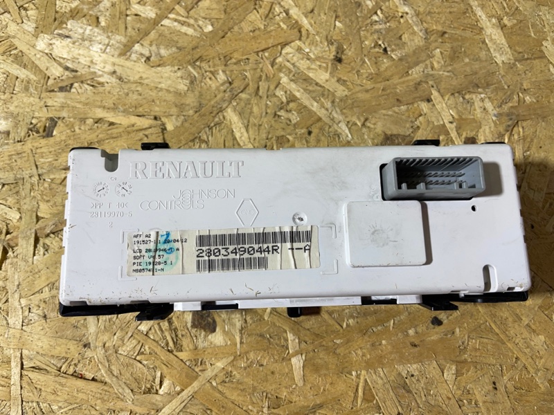 Дисплей информационный Renault Megan III 2012 хэтчбек