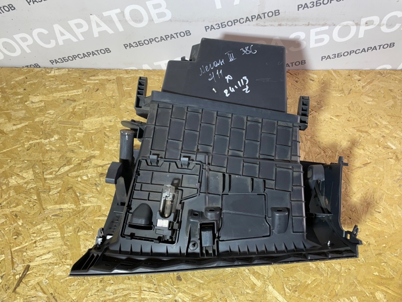 Бардачок Renault Megan III 2012 хэтчбек