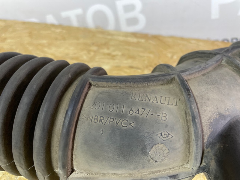 Патрубок корпуса воздушного фильтра Renault Megan III 2012 хэтчбек
