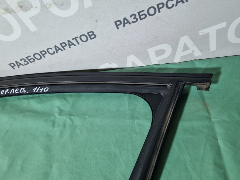 Уплотнитель стекла двери BMW 3 E90 2011 седан