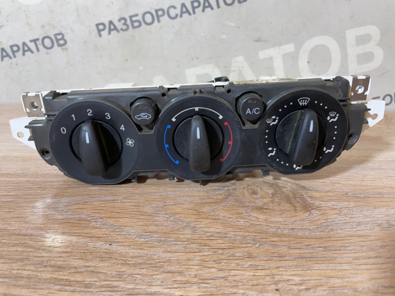 Блок управления отопителем Ford Focus 2007 хэтчбек