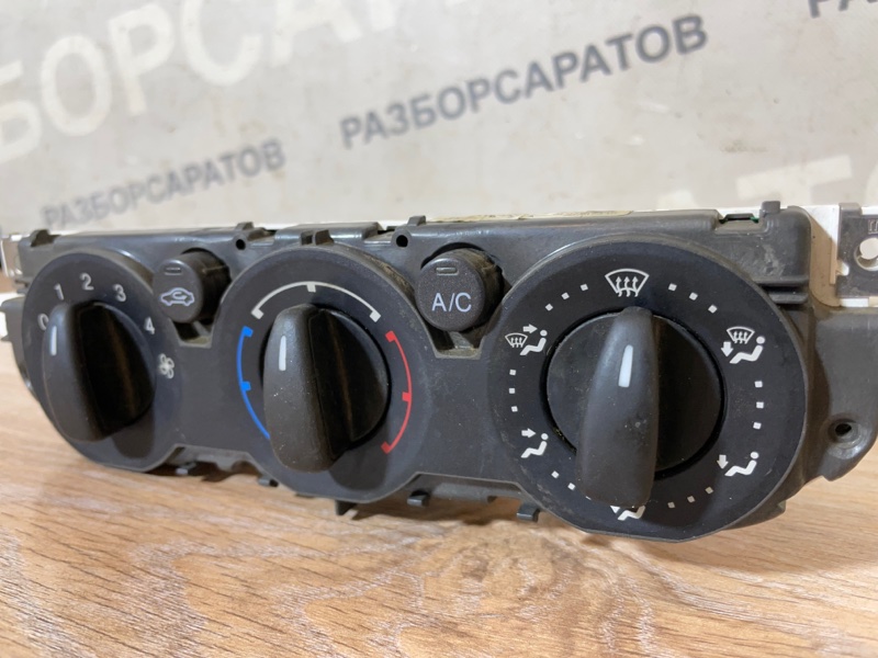 Блок управления отопителем Ford Focus 2007 хэтчбек
