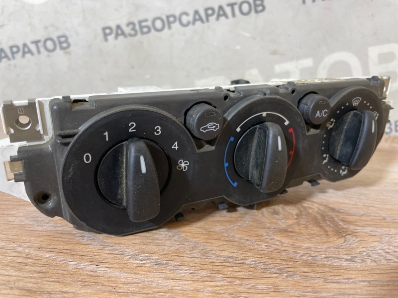 Блок управления отопителем Ford Focus 2007 хэтчбек