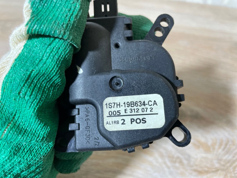Сервопривод заслонки отопителя Ford Focus 2007 хэтчбек