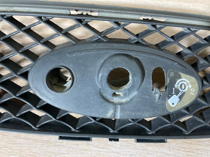Решетка радиатора Ford Focus 2007 хэтчбек